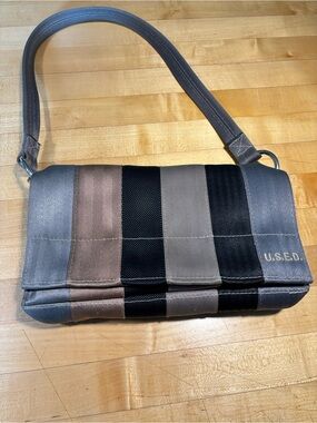 Shoulder bag crafted from seatbelts!